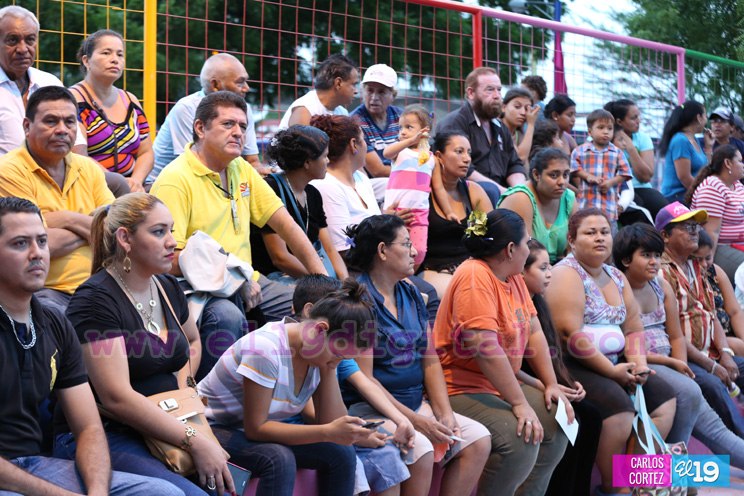 Una fiesta para celebrar a Tom&aacute;s en Monse&ntilde;or Lezcano